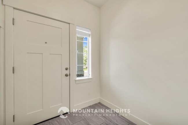 Building Photo - 607 Sawback Ln