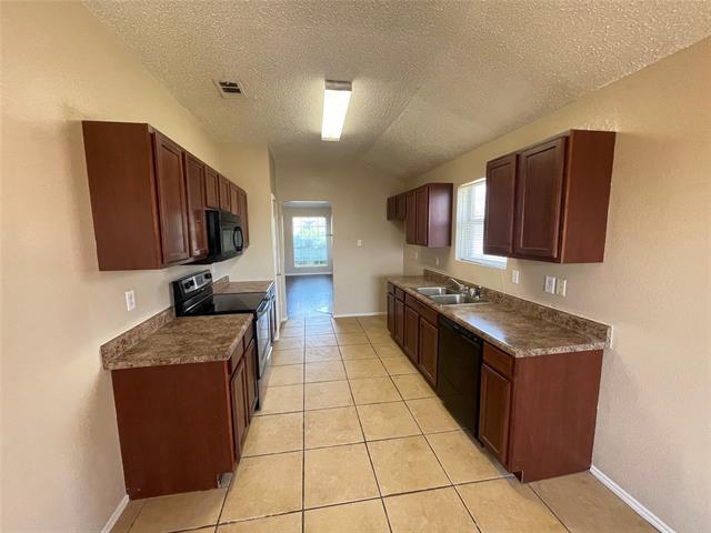 Building Photo - 1502 Parrot Ct