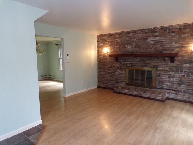 Building Photo - Unique 2 Bed 2.5 Bath Country Home!