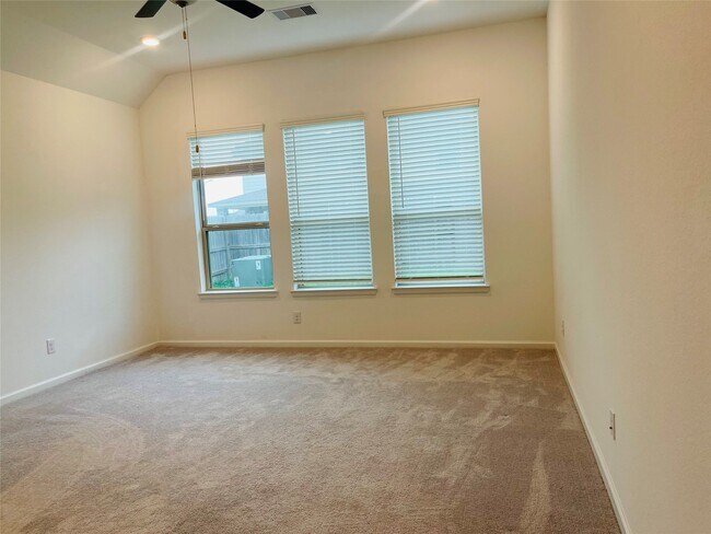 Building Photo - 3708 Rock Ledge Dr