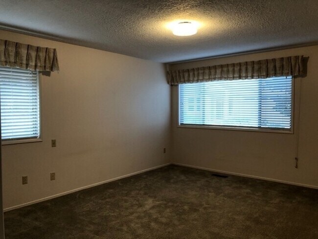 Building Photo - 7730 SW Eaker Pl