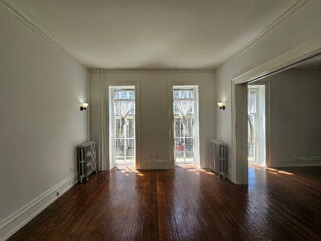 Building Photo - 142 Sumac St