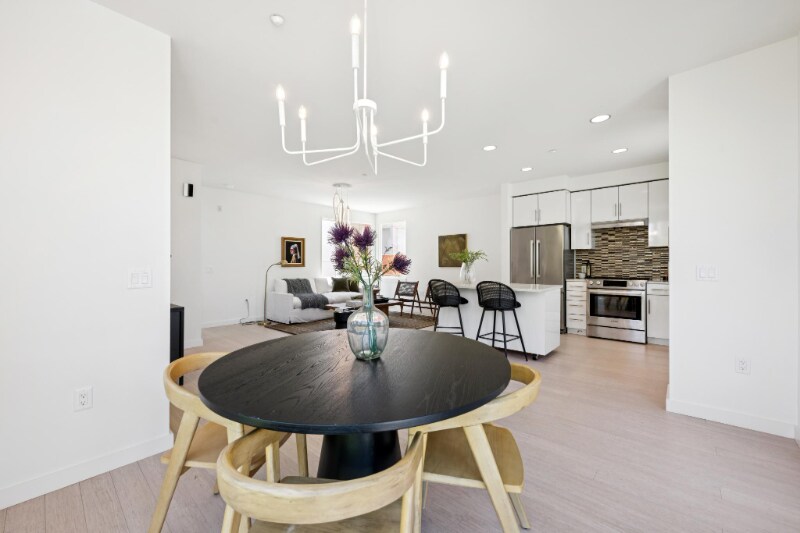 Building Photo - 100 Avocet Way