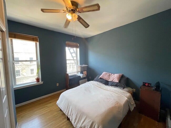 Building Photo - 711 Willow Ave