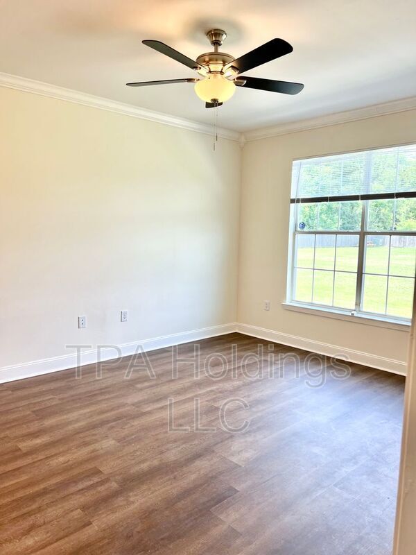 Building Photo - 43225 Creek Cir