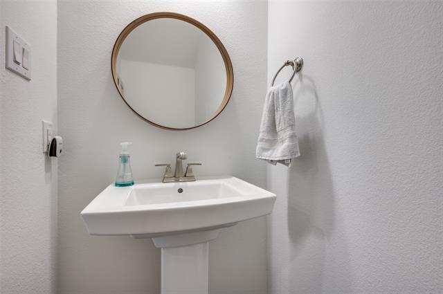 Building Photo - 550 Cobblestone Ln