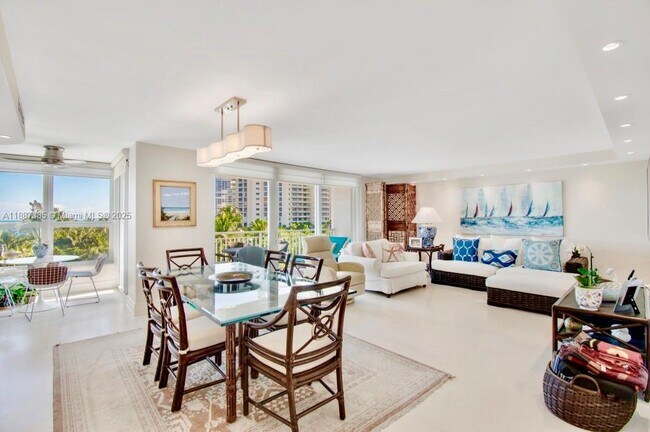 Building Photo - 613 Ocean Dr