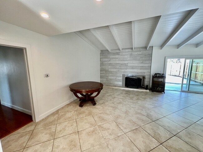 Fireplace - 5352 Bayer Pl