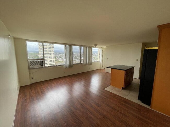 Building Photo - To register for the showing time below, no...