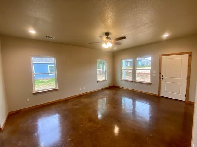 Building Photo - 108 Rosanky Cattle Company Rd