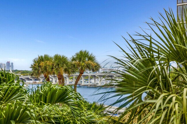 Building Photo - 1717 N Bayshore Dr