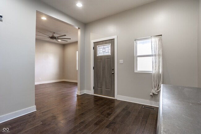 Building Photo - 421 E Morris St