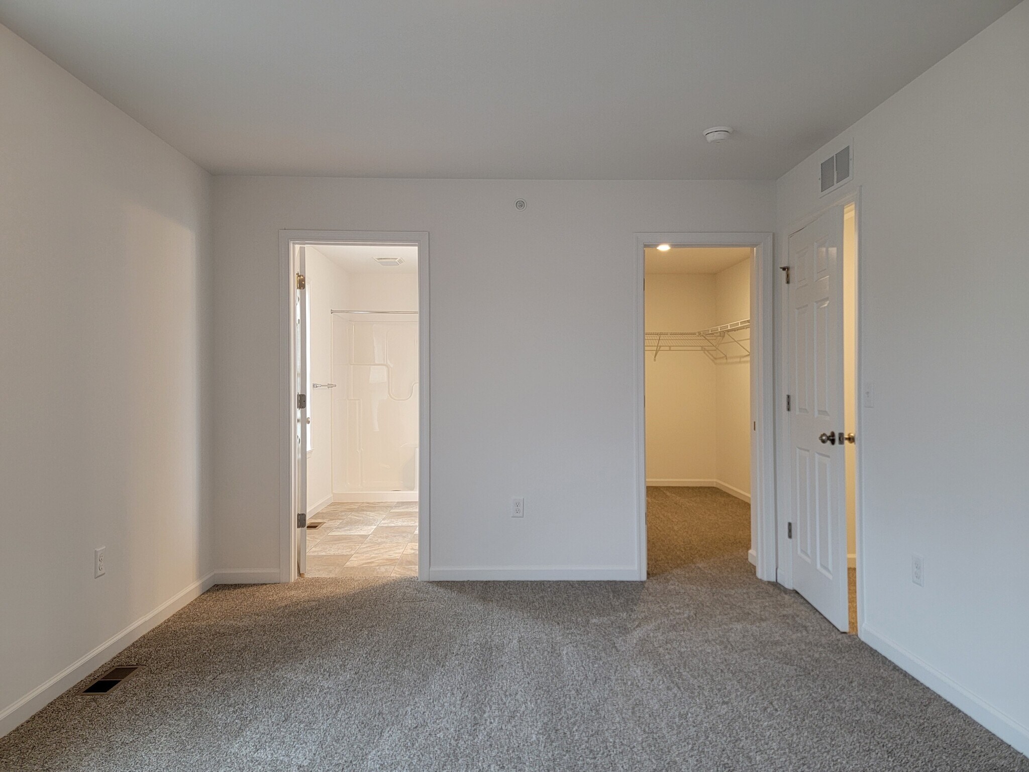 Building Photo - 140 Robert Cir