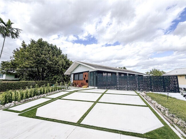 Building Photo - 425 NE 103rd St