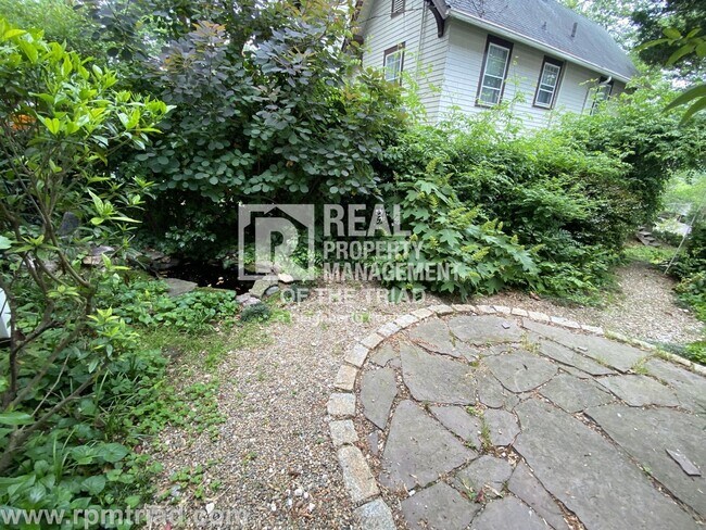 Building Photo - 1224 Glade St NW
