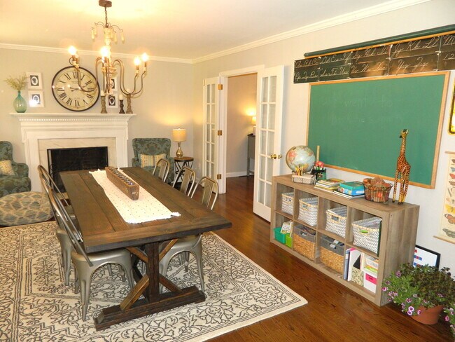 Building Photo - 744 McClure Dr