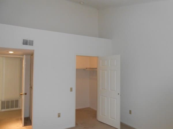 Building Photo - Beautiful remodeled 1 Bed one Bath in  Nor...