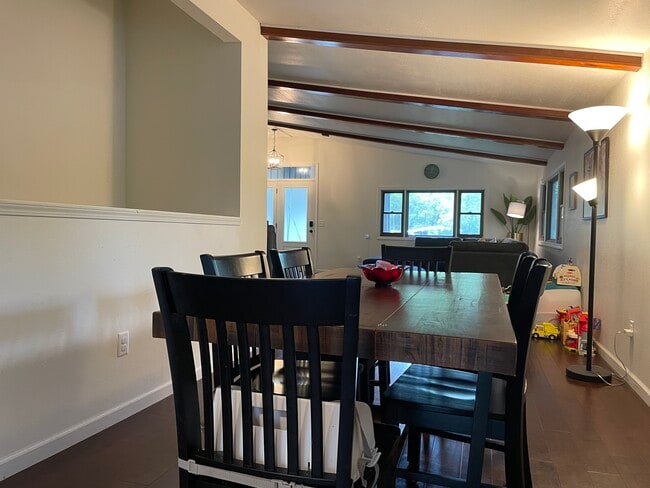 Building Photo - 1721 N High Point Rd