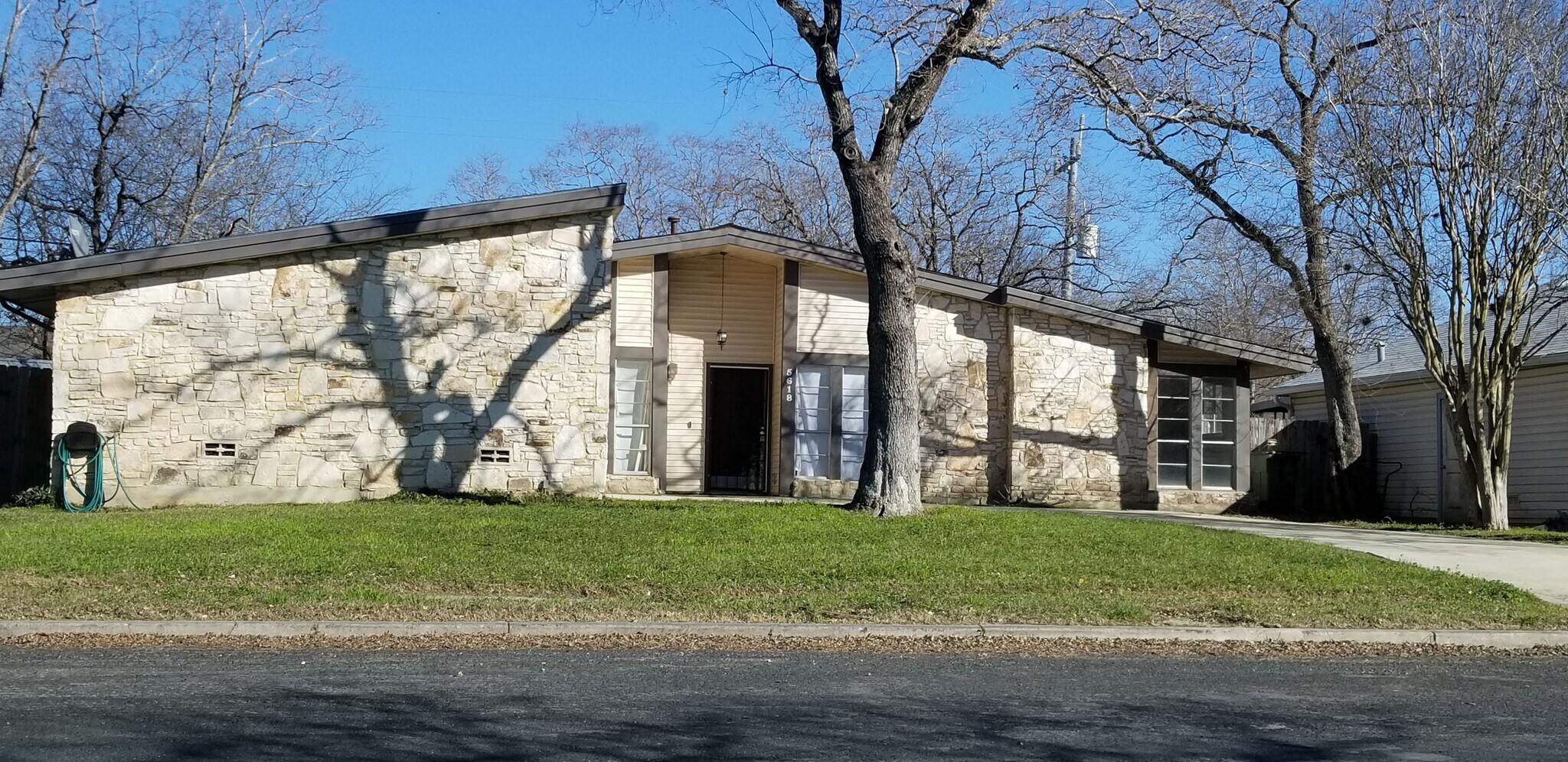 Single Family Home - 5618 Crater Lake Dr