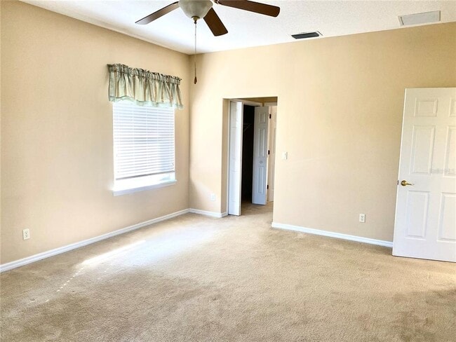 Building Photo - 9618 Spring Lake Dr