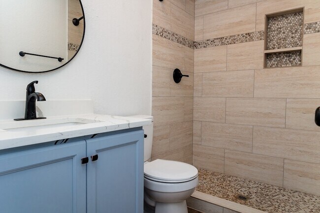 Building Photo - 811 Matchett St