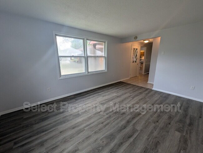 Building Photo - 4130 Thorton Dr