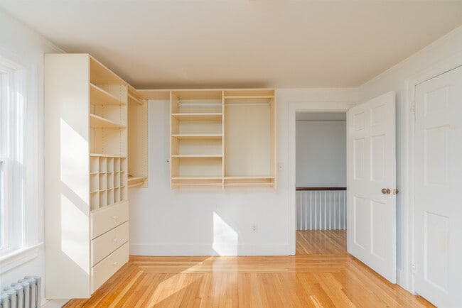 Building Photo - 83 Betsey Williams Dr