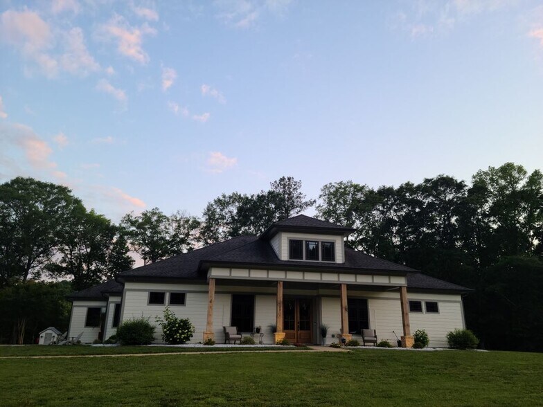 Building Photo - 1760 Flatbottom Rd
