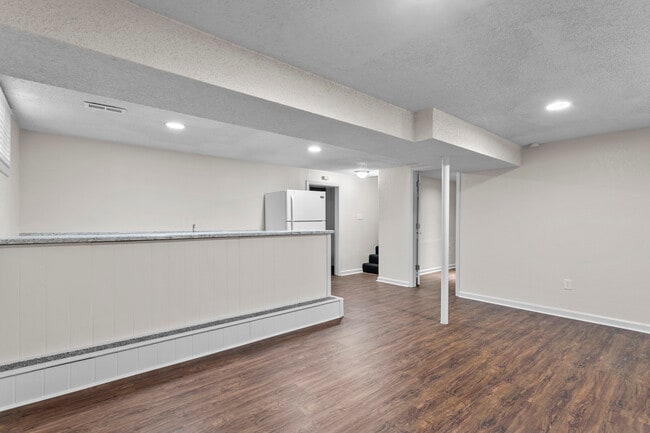 Building Photo - 529 NW Valleybrook Rd