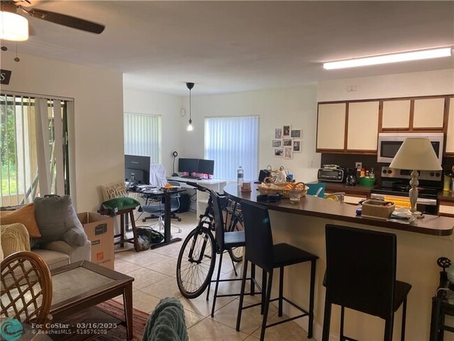 Building Photo - 9999 Summerbreeze Dr