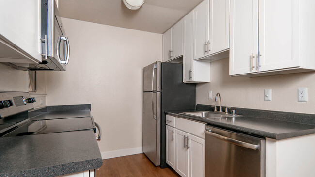 Kitchen with Stainless Steel Appliances - Creekside