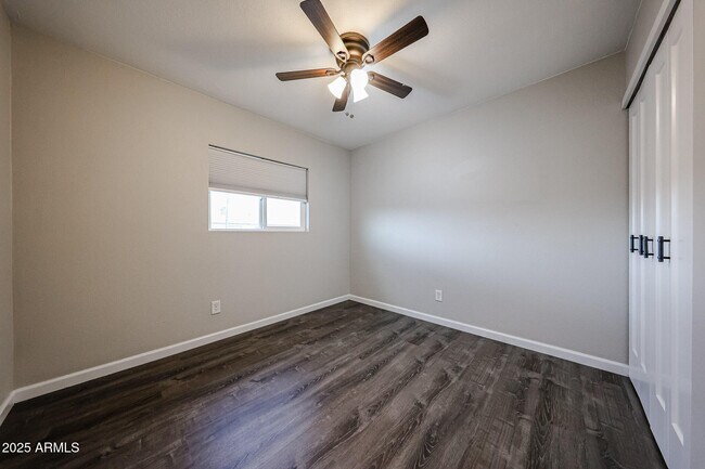 Building Photo - 1014 E Bendix Dr