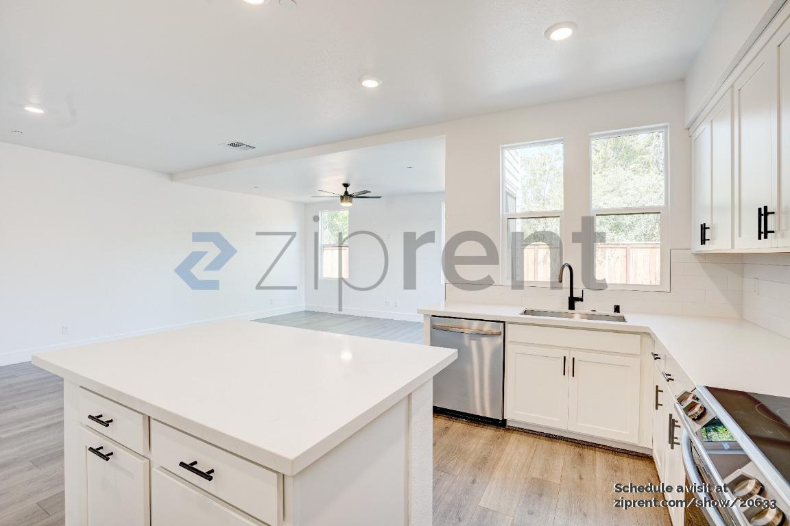 Building Photo - 2203 Versaro Dr