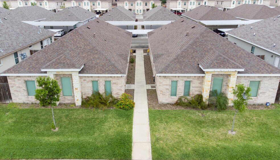 Primary Photo - 420 Carlisle Ave