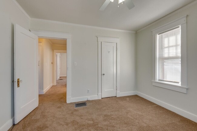 Building Photo - Charming 3-Bedroom Gem in the Heart of Syl...
