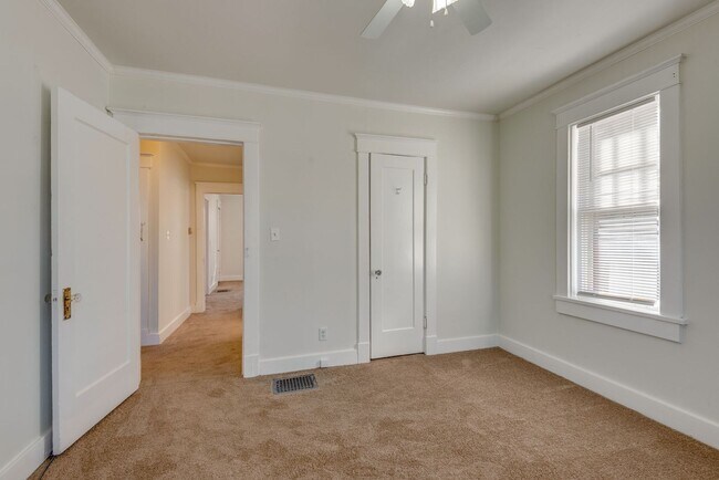 Building Photo - Charming 3-Bedroom Gem in the Heart of Sylvan Park