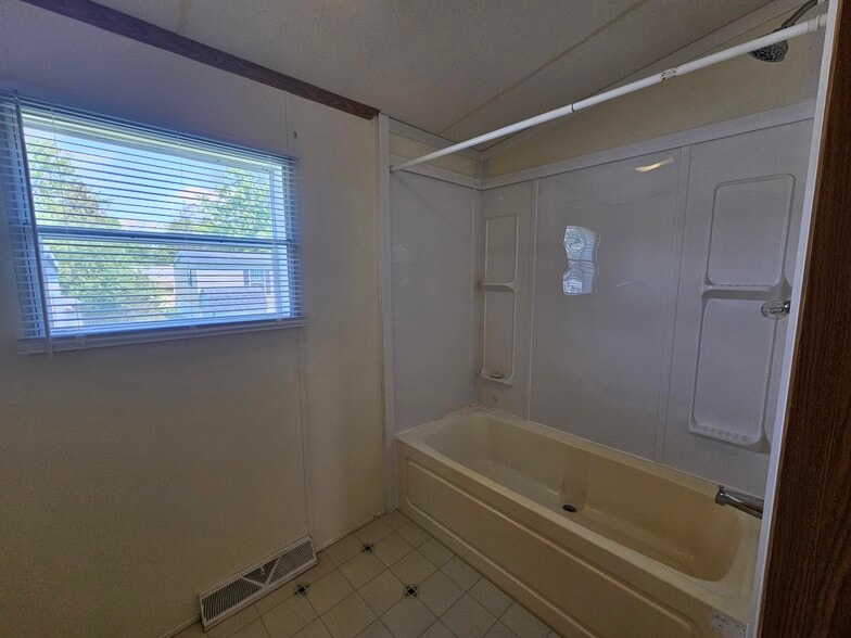 Building Photo - 27 Millstream Ct