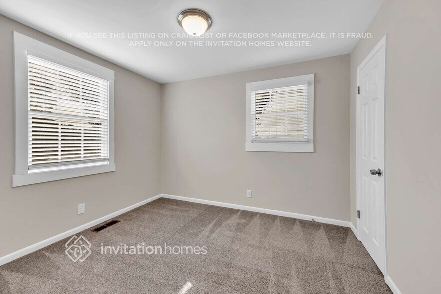 Building Photo - 3331 Panorama Dr