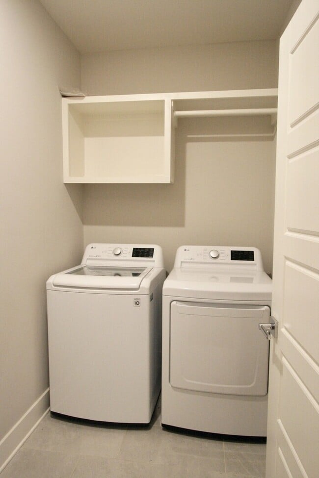 Building Photo - 501B Waycross Dr