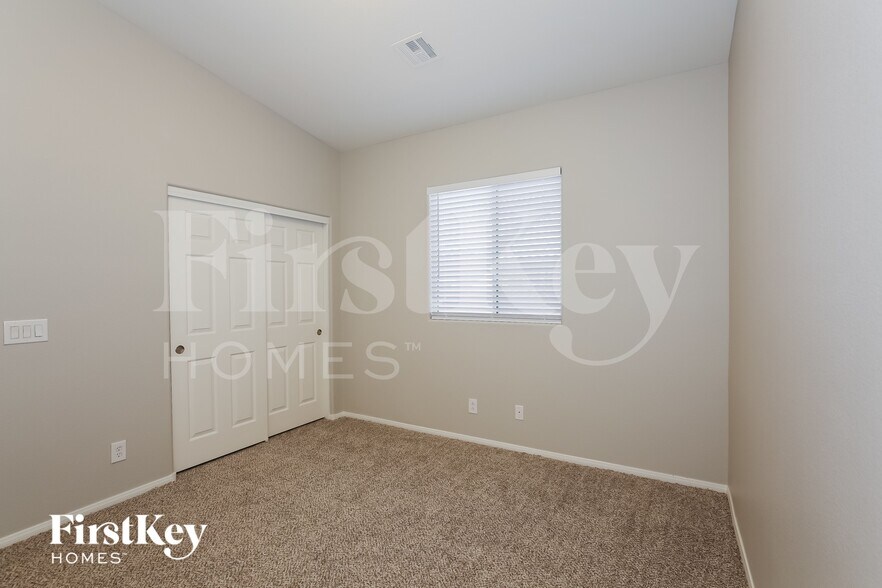 Building Photo - 609 Fiesta Del Rey Ave