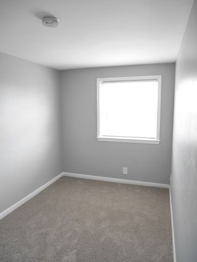 Building Photo - 3 Bedroom Home-Middle River!