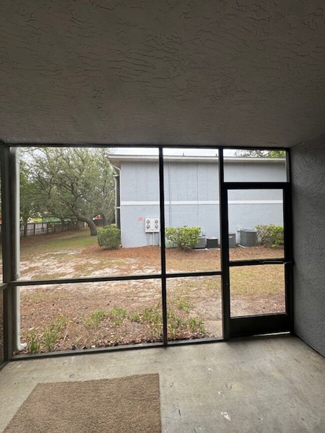 Building Photo - Holly Tree Condominiums