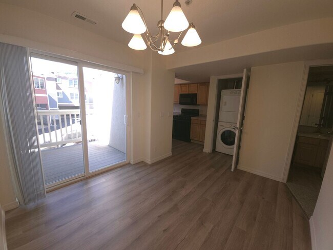 Building Photo - Covered parking? covered private deck? Dakota Ridge 2 Bedroom 2.5 Bath Condo