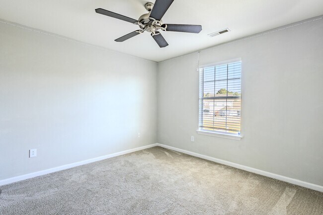 Building Photo - Walkerton Home