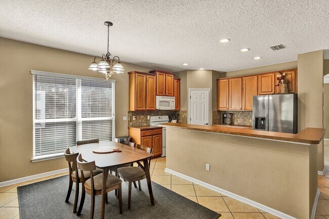Building Photo - Great 4 bedroom/ 3 bathroom home in St Johns Golf and Country club for rent!