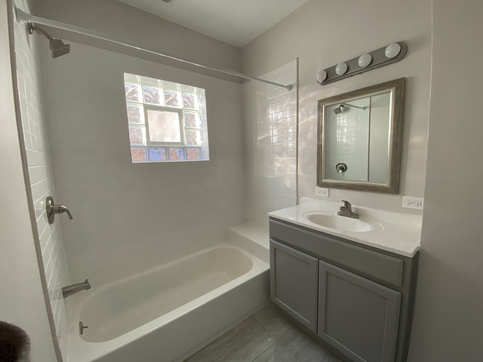 Bathroom - 3825 S Damen Ave