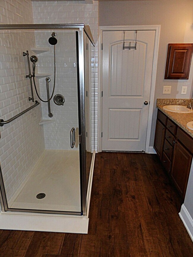 Building Photo - 706 Oak Cove Ln NW