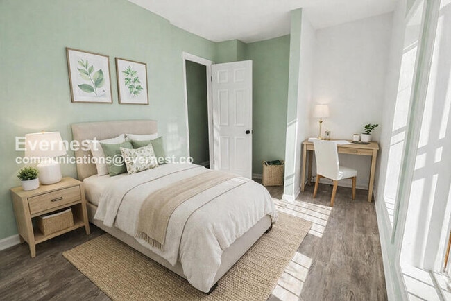 Building Photo - 3 Bed/2 Bath with Off-Street Parking / Vouchers Accepted / Available Now!