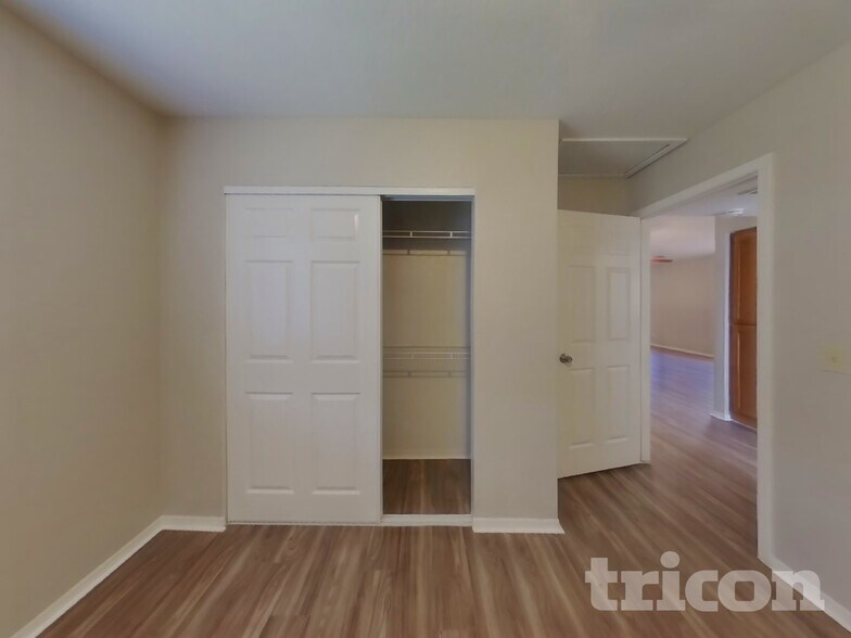 Building Photo - 6309 E Ivyglen St