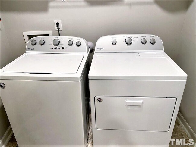 Building Photo - 5 Bedroom Single Family House for Sale Apex